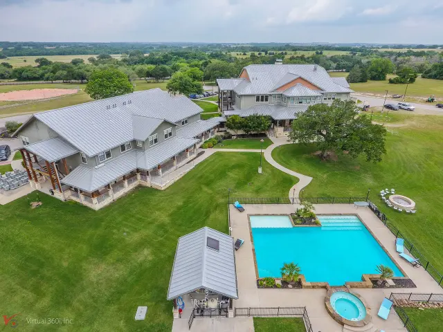 Jordan Ranch hotel building and pool
